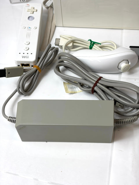 Nintendo Wii Console Set White Remote Nunchuk Sensor Bar AC Adapter AV Cable NTSC-J