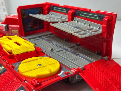 TAKARA TOMY Tomica Disney Pixar Cars Mack Maintenance Trailer Playset