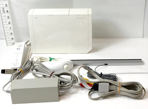 Nintendo Wii Console Set White Remote Nunchuk Sensor Bar AC Adapter AV Cable NTSC-J