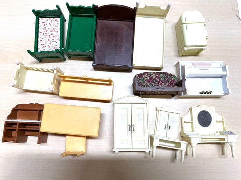 Epoch Sylvanian Families Oakwood Manor House Figures Accessories Lot Junk