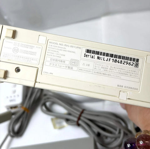 Wii本体 (シロ) (「Wiiリモコンジャケット」同梱) (RVL-S-WD) 【メーカー生産終了】