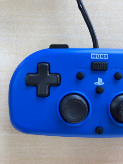 【SONYライセンス商品】ワイヤードコントローラーライト for PS4 ブルー【PS4対応】
