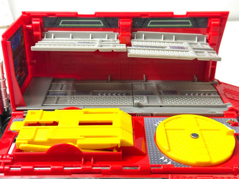 TAKARA TOMY Tomica Disney Pixar Cars Mack Maintenance Trailer Playset