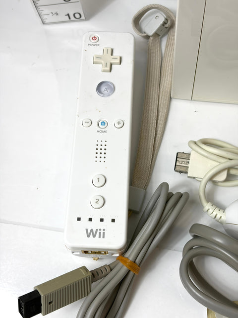 Nintendo Wii Console Set White Remote Nunchuk Sensor Bar AC Adapter AV Cable NTSC-J