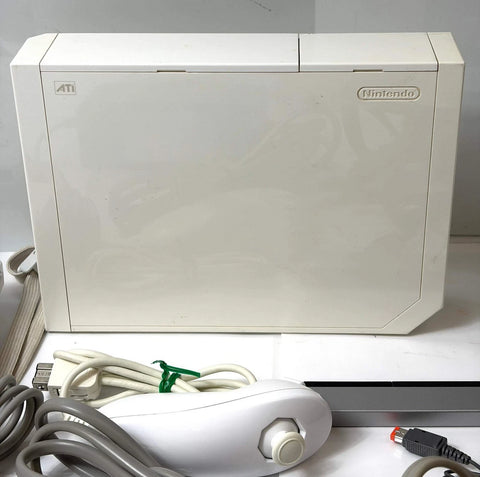 Wii本体 (シロ) (「Wiiリモコンジャケット」同梱) (RVL-S-WD) 【メーカー生産終了】