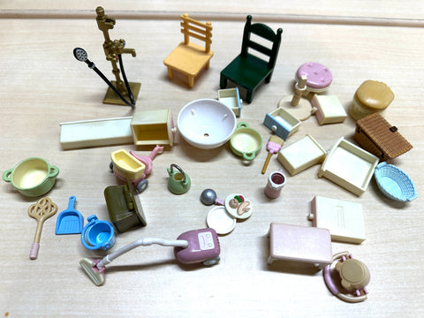 Epoch Sylvanian Families Oakwood Manor House Figures Accessories Lot Junk