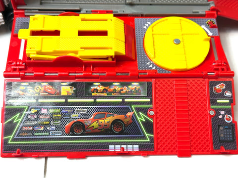 TAKARA TOMY Tomica Disney Pixar Cars Mack Maintenance Trailer Playset