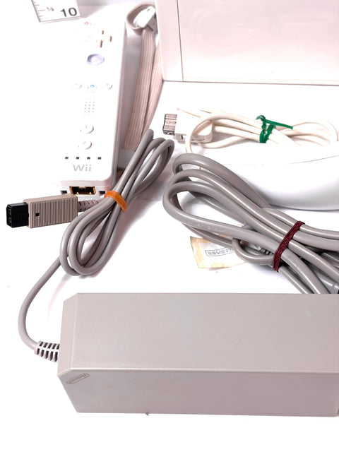 Nintendo Wii Console Set White Remote Nunchuk Sensor Bar AC Adapter AV Cable NTSC-J